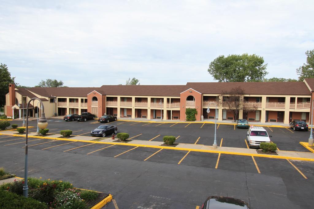 Days Inn Kansas City-Worlds Of Fun Extérieur photo